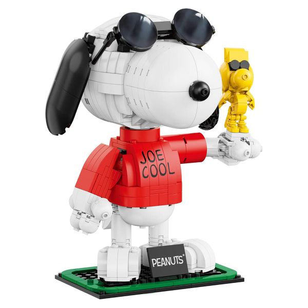 Brickcraft Peanuts Joe Cool 643-Piece Building Set