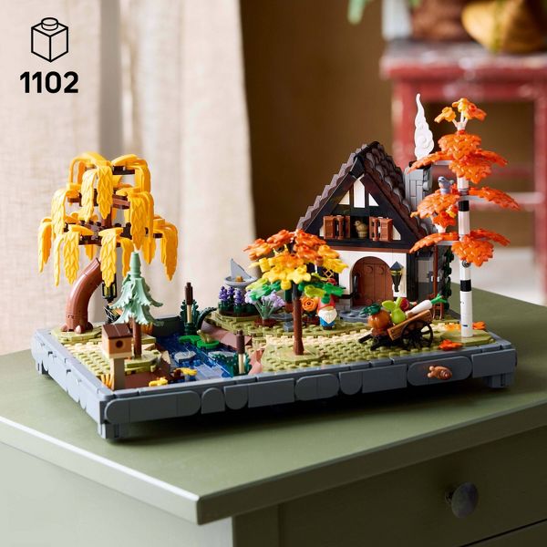 LEGO Icons Autumn Cottage Garden Building Set 11372